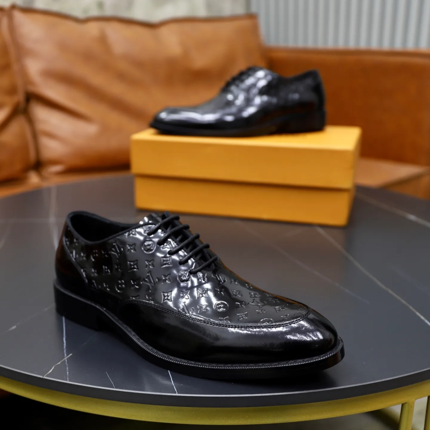 Men's shoes: 280🙅‍♂️🙅‍♂️🙅‍♂️Niuli Brand: LV Louis Vuitton Size: 39-44 (38, 45, 46 can be customized) Level: Counter classic Material: Original soft cowhide upper Comfortable cowhide lining Original lightweight outsole Style category: Formal business casual driving leather shoes Color: Color of the actual picture